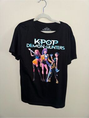 Netflix Black K-Pop Demon Hunters Graphic Tee